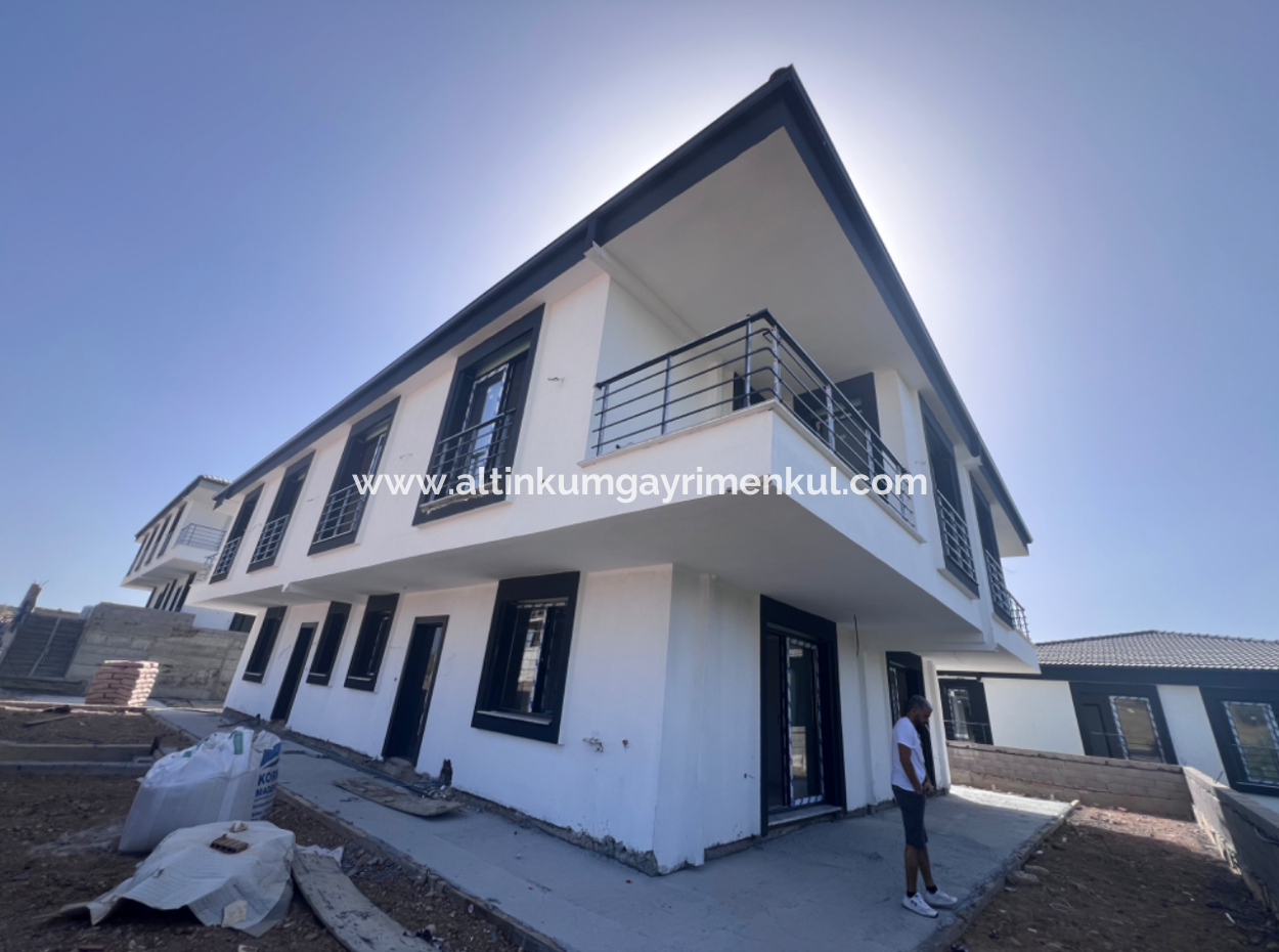 Didim Hisar Mahallesi Satilik Havuzlu Sitede 3+1 Bahçeli Villa