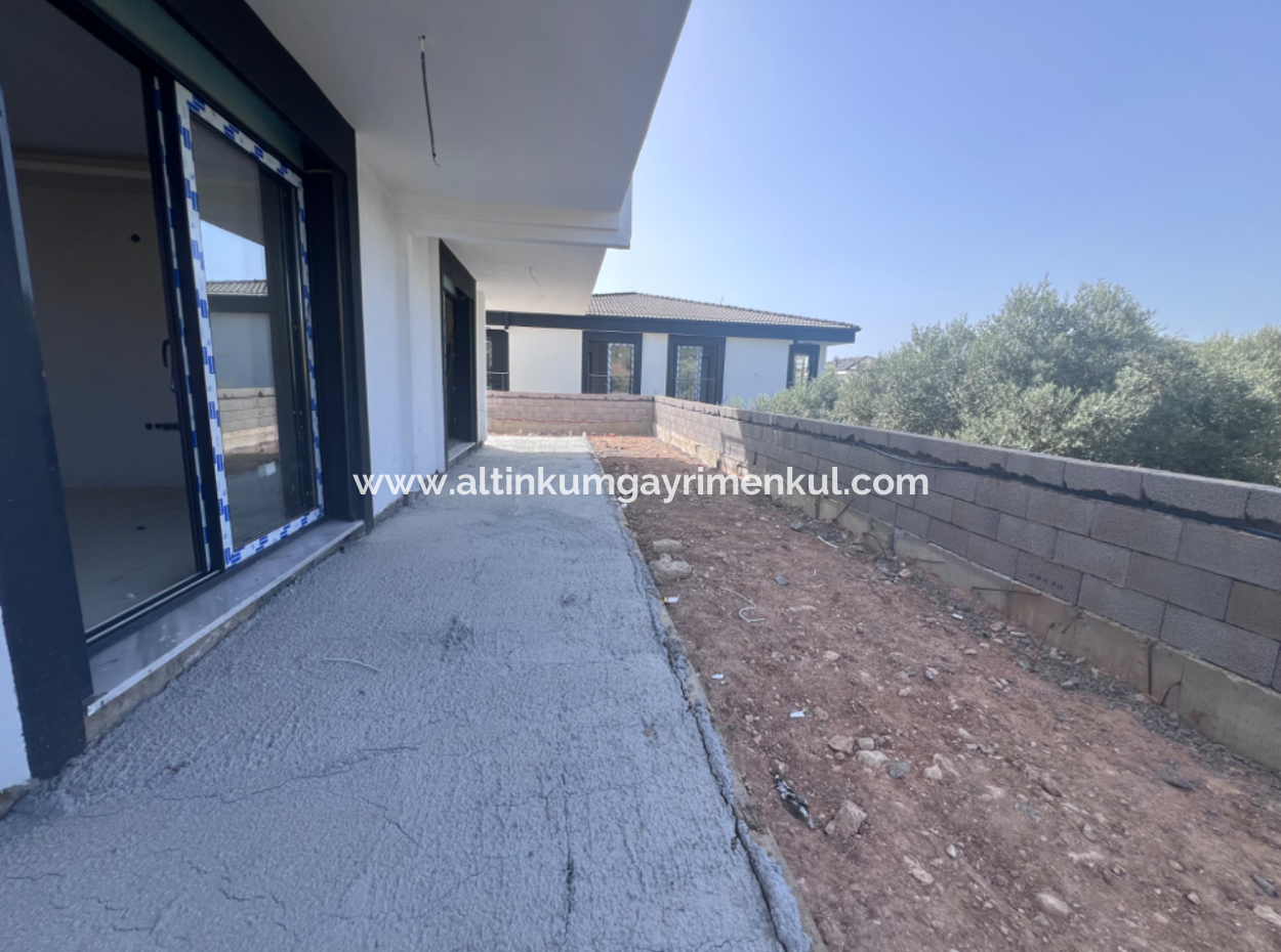 Didim Hisar Mahallesi Satilik Havuzlu Sitede 3+1 Bahçeli Villa