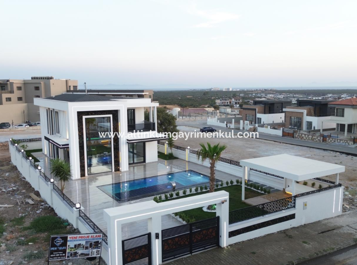 Didimde Satilik 4+1 Ayrı Mutfak Havuzlu Müstakil Villa