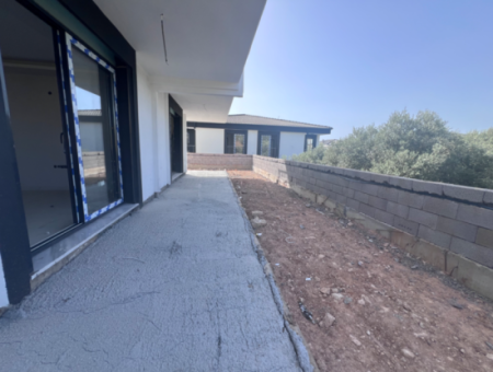 Didim Hisar Mahallesi Satilik Havuzlu Sitede 3+1 Bahçeli Villa